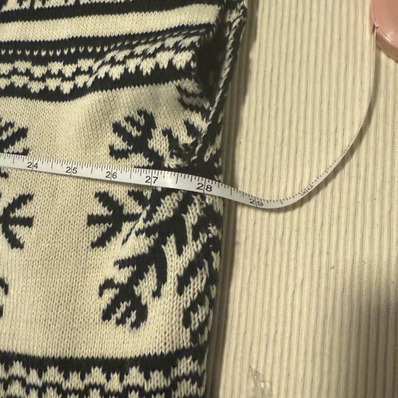 Shosho Black and White Snowflake Sweater - Picture 5 of 7